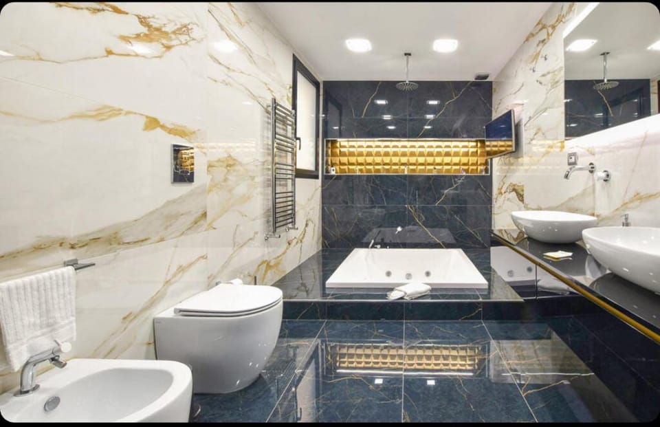 Bathroom, Bath, towels