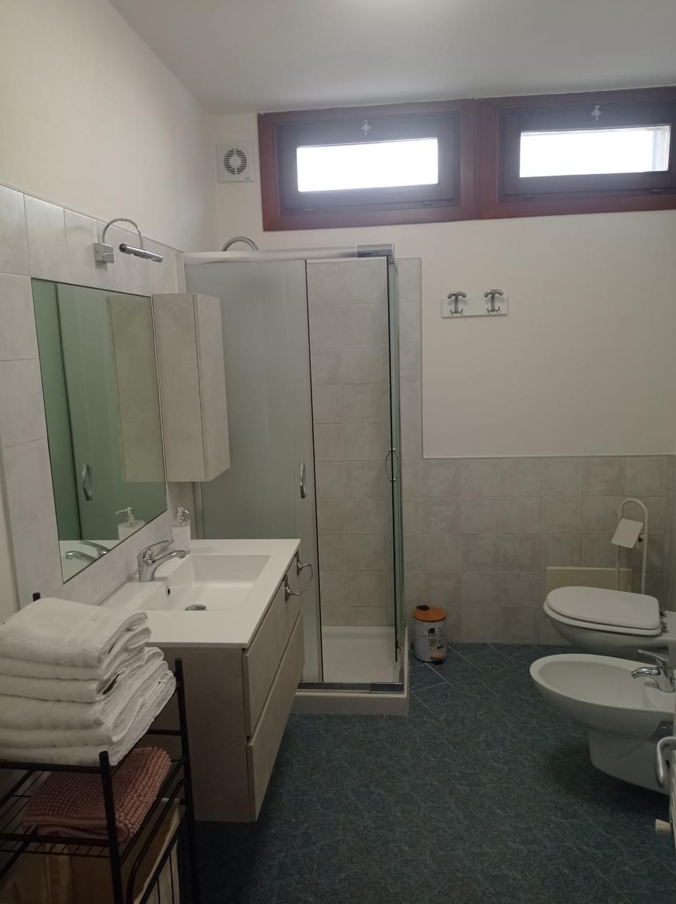 Toilet, Bathroom, bidet, towels