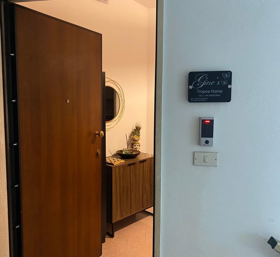 Gine's Tropea Home Apartment in Tropea