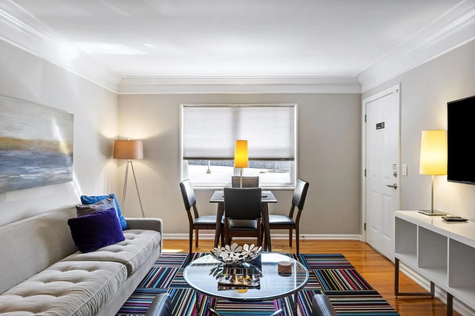 TV and multimedia, Living room, Seating area, Dining area