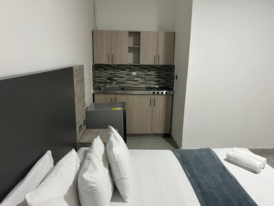 Bed, Kitchen or kitchenette, Photo of the whole room, Bedroom, towels
