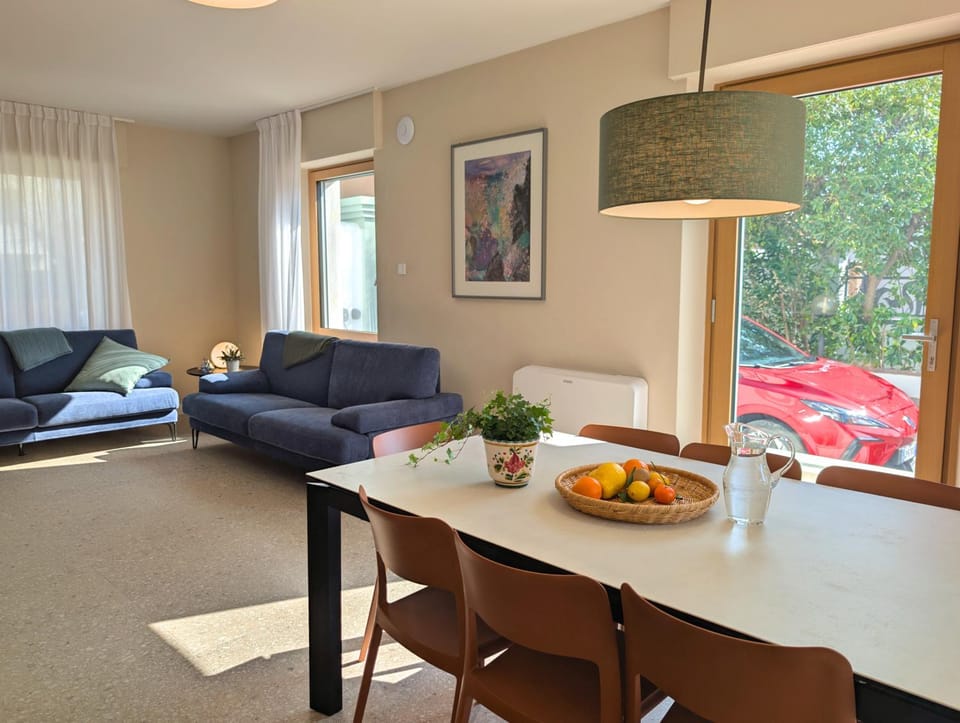 Living room, Dining area
