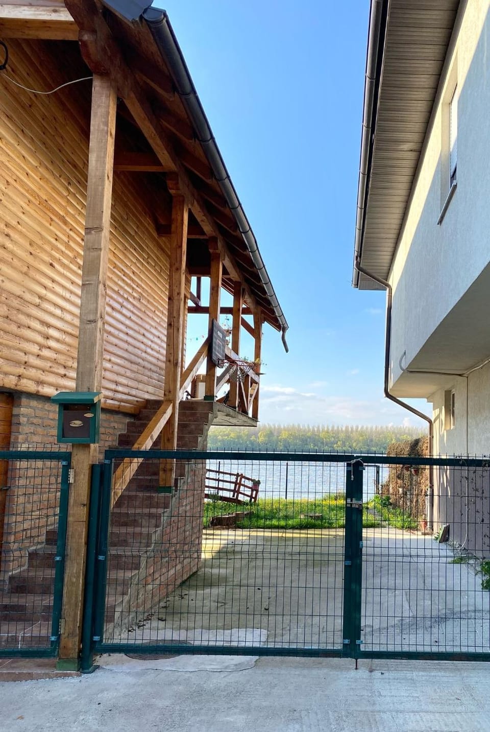 Property building, Garden, Parking
