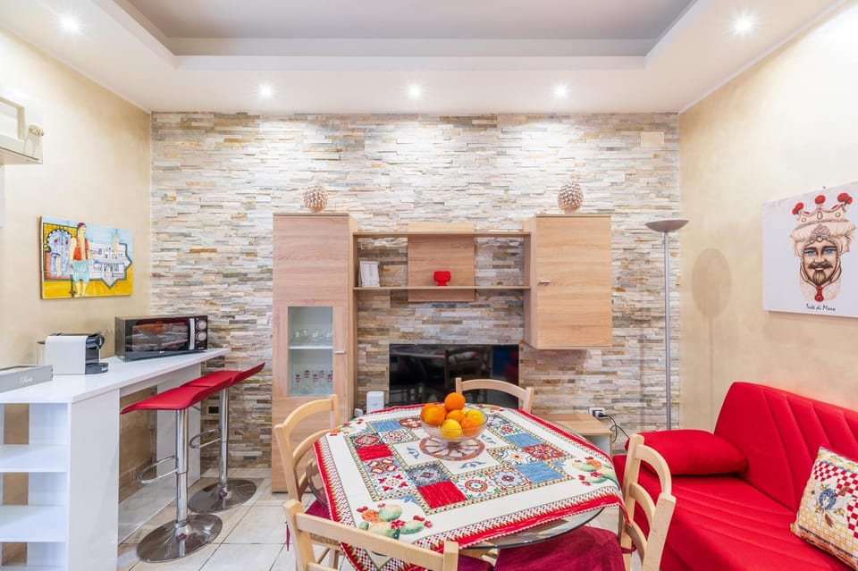 Kitchen or kitchenette, Living room, Seating area, Dining area, stove