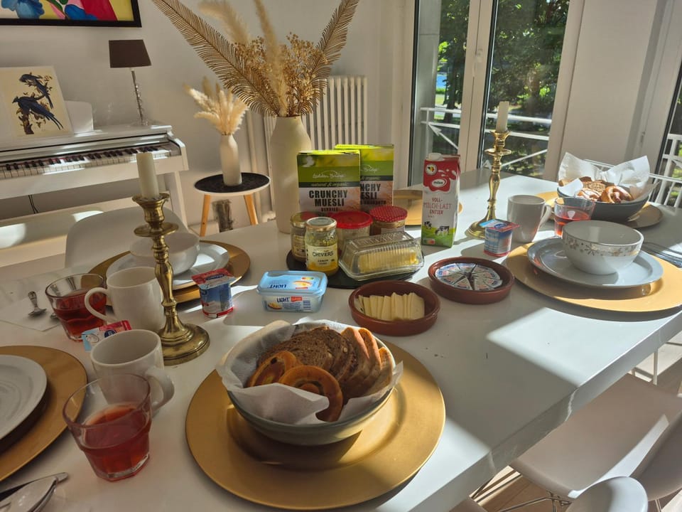 Breakfast, Continental breakfast, Buffet breakfast