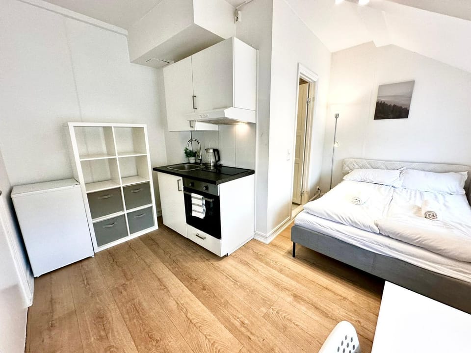 Bed, Kitchen or kitchenette