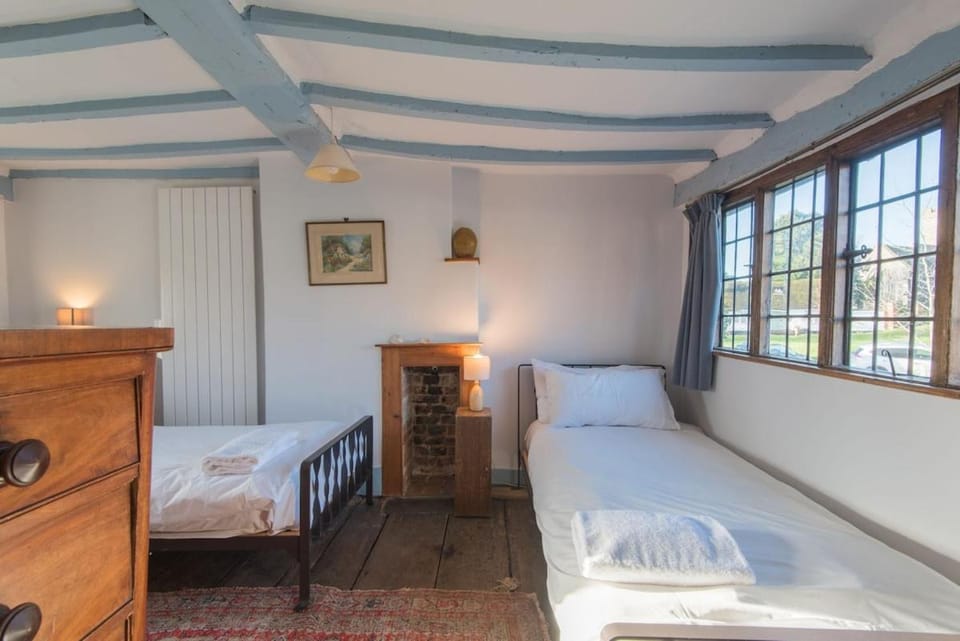 Bell House by Keepers Cottages House in Dover District