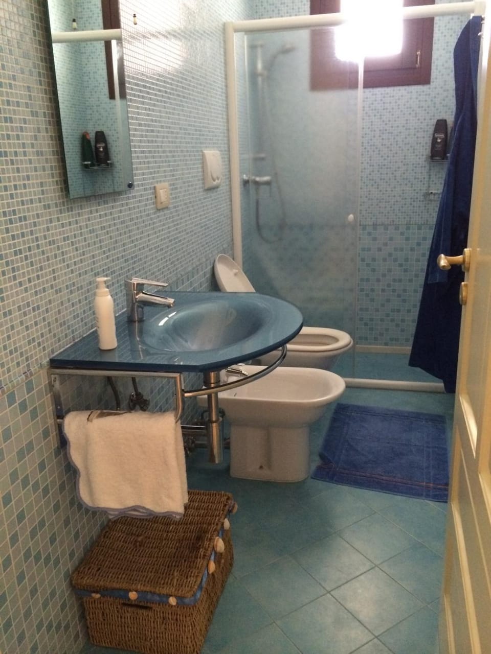 Shower, Toilet, Bathroom, bidet, towels