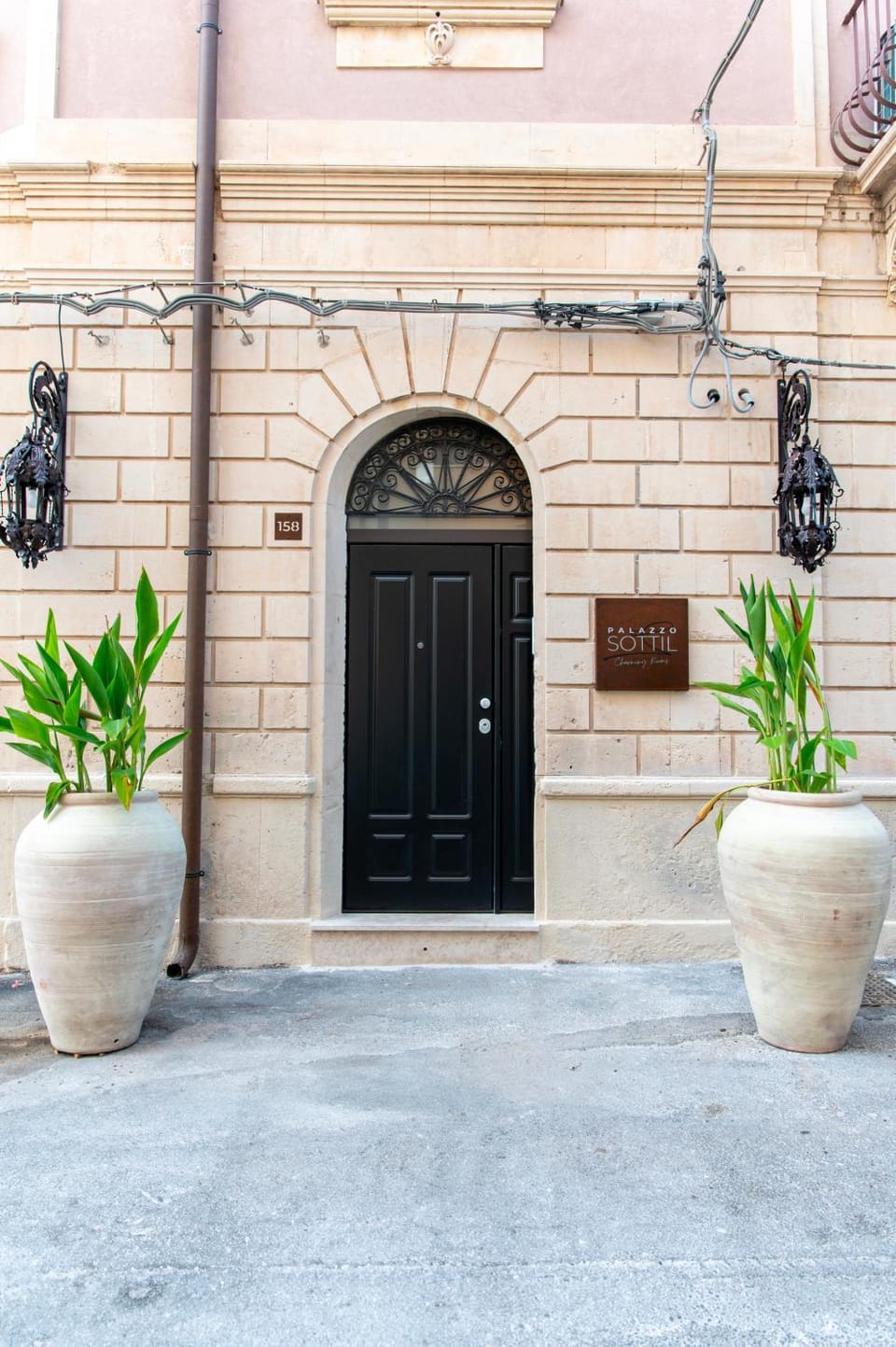 Property building, Facade/entrance