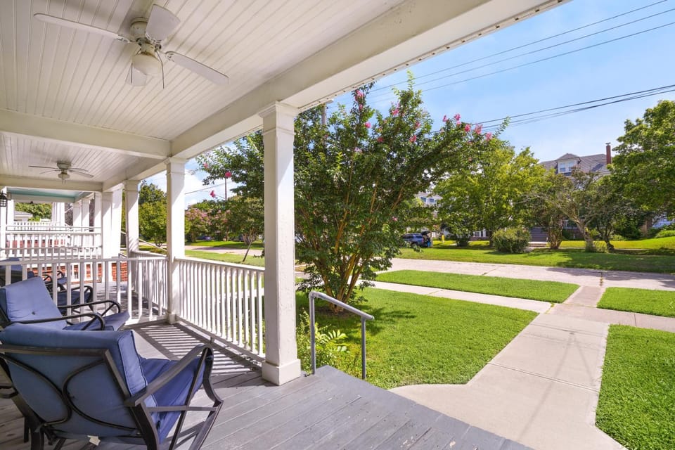 Bayside - Classic duplex in historic downtown! House in Cape Charles