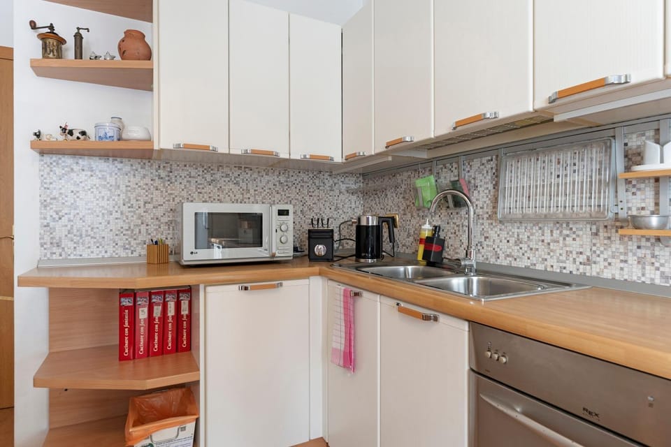 Kitchen or kitchenette, Living room