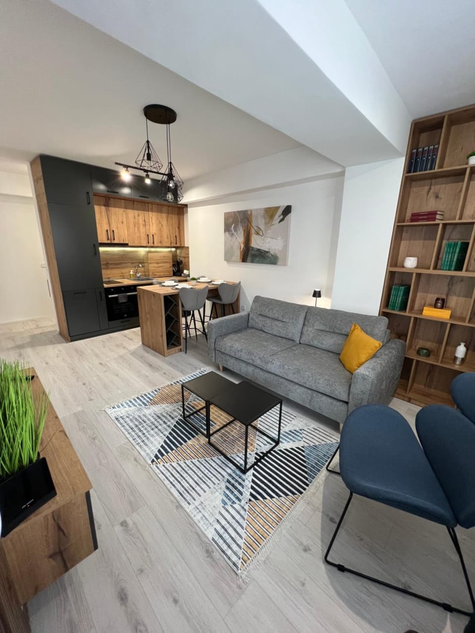 Kitchen or kitchenette, Living room, Seating area, Dining area