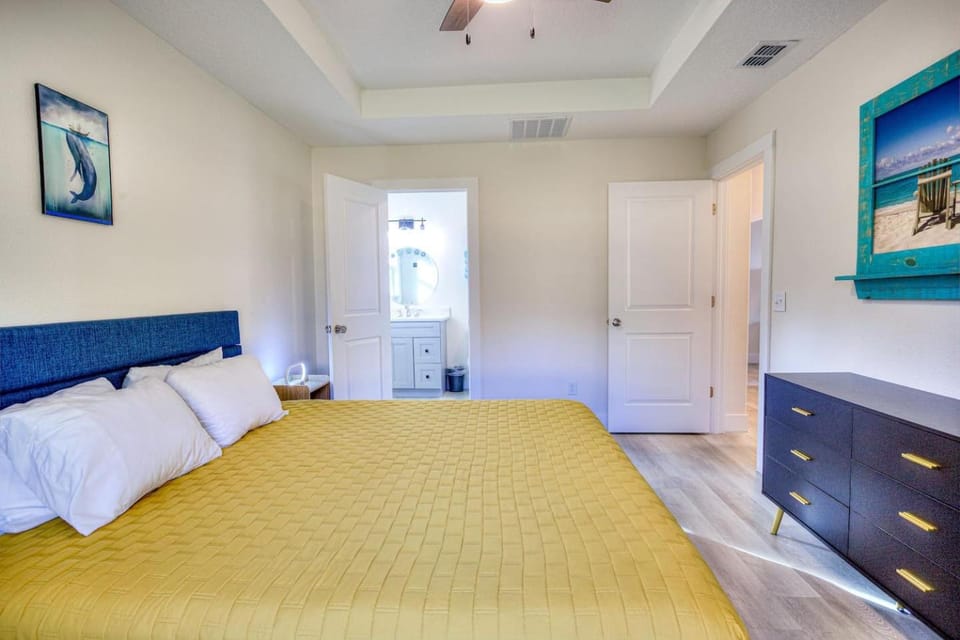 Close to downtown, 3BR,6Beds,Movies, Ping Pong,Fun House in Florida