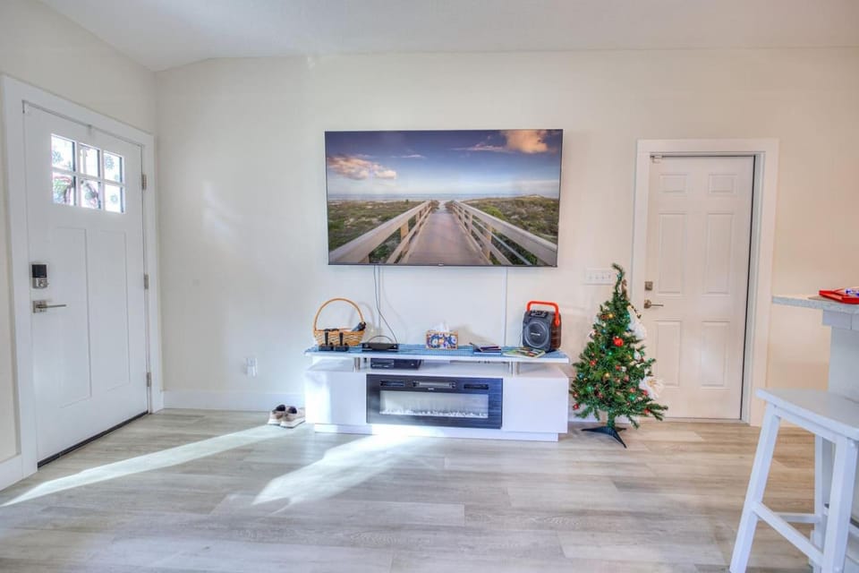 Close to downtown, 3BR,6Beds,Movies, Ping Pong,Fun House in Florida