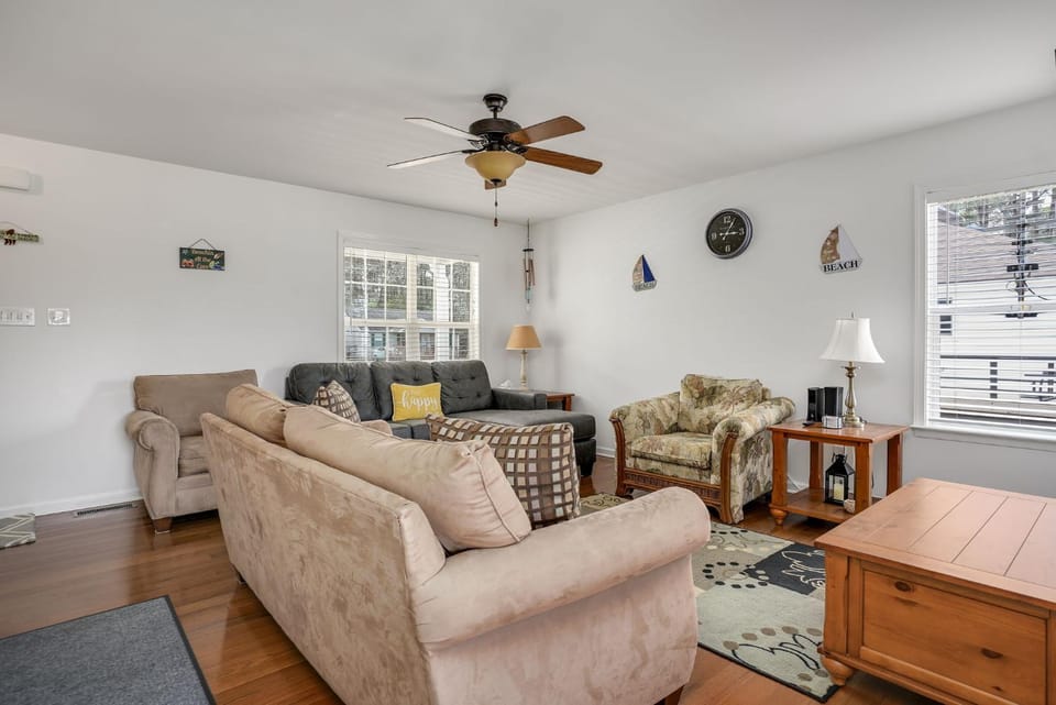 Beachin' at the Cove | Captain's Cove Golf Views w/ 3 Pools, Tennis & Amenities Near Chincoteague House in Virginia