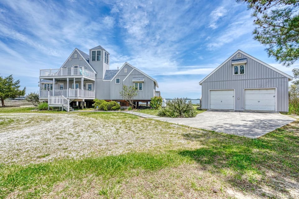 Belle of the Bay - Beautiful Custom Waterfront Home! House in Chincoteague Island