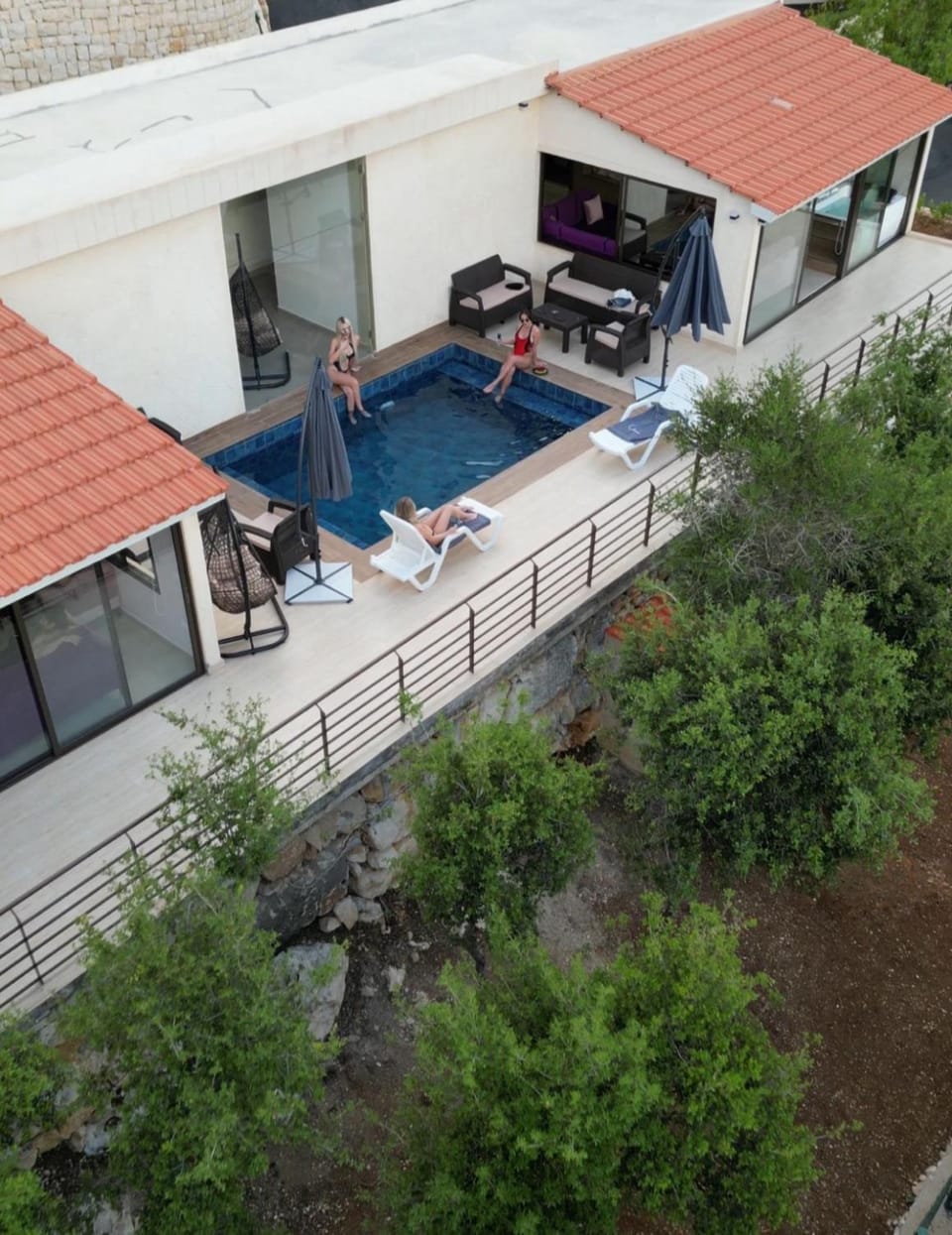 Property building, Garden, Garden view, Pool view, Swimming pool, sunbed