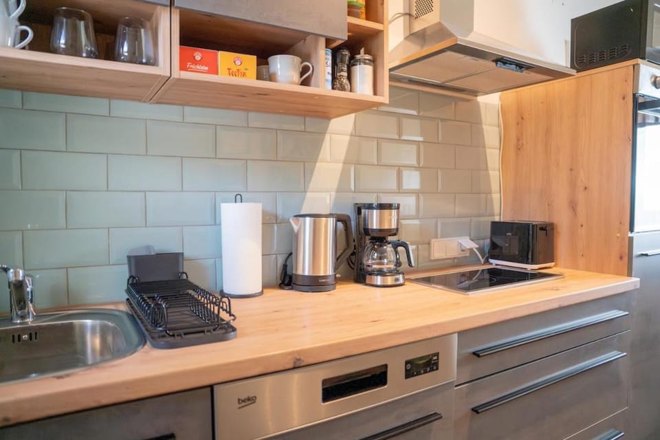 Coffee/tea facilities, Kitchen or kitchenette, dishwasher, toaster