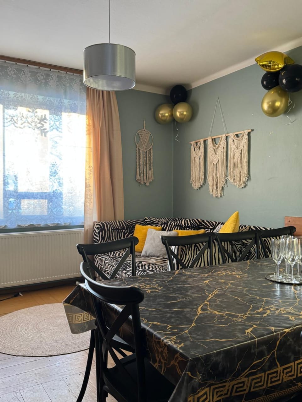 Living room, Seating area, Dining area