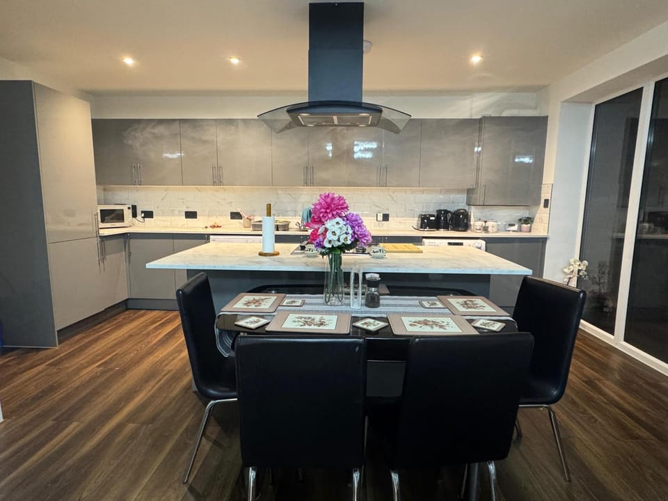 Kitchen or kitchenette, Dining area, kitchen