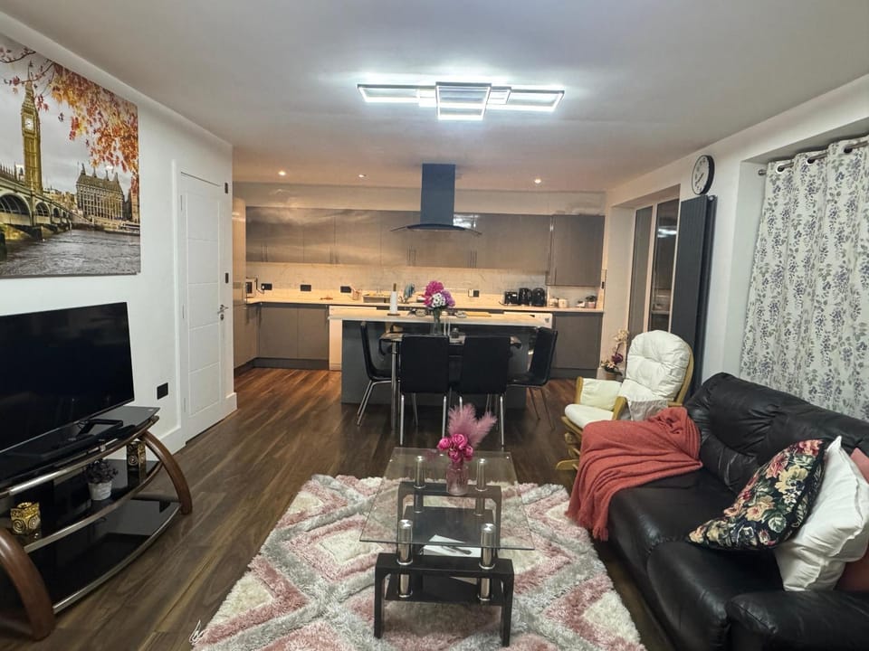 Living room, Dining area, kitchen