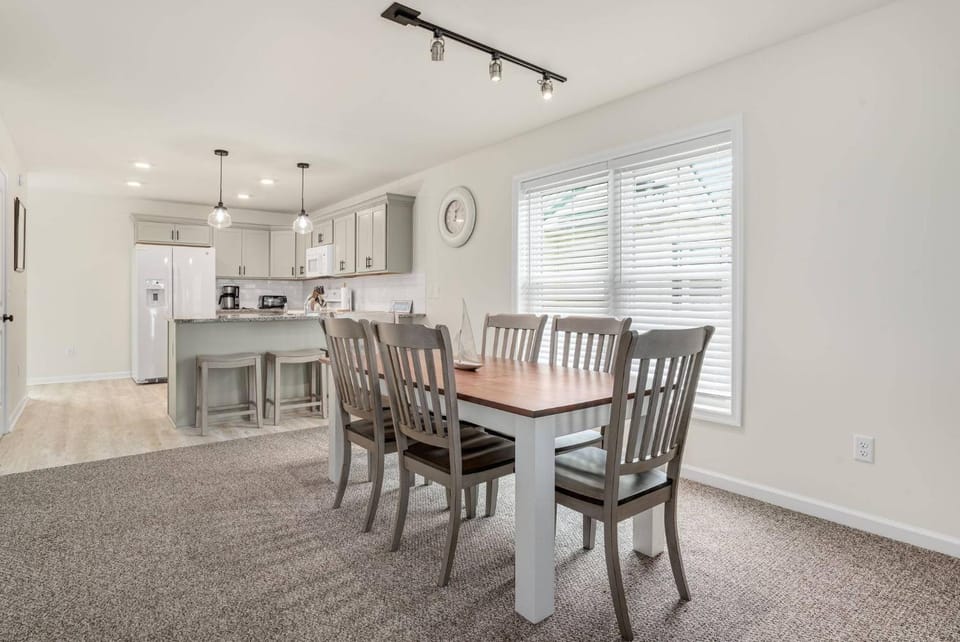 Blue Marlin - Pet friendly with Private Dock! House in Chincoteague Island