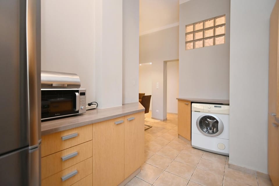 minibar, kitchen