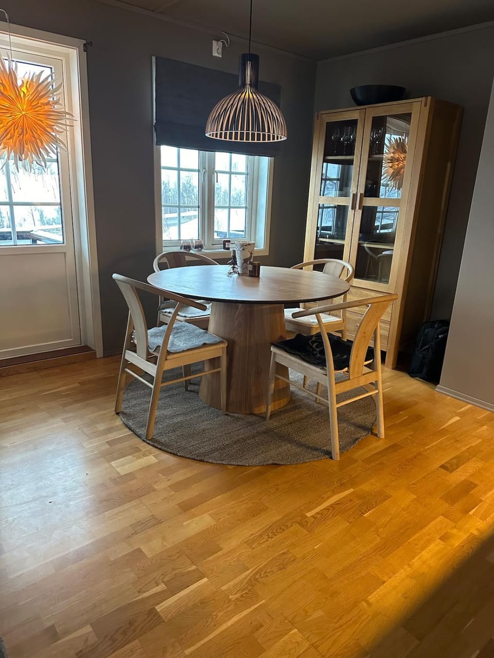 Seating area, Dining area