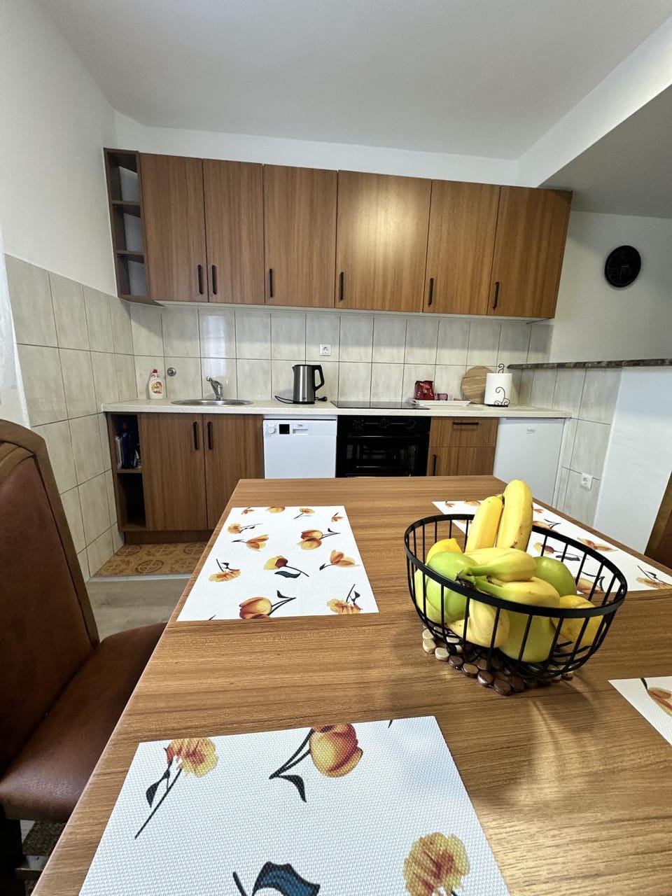Kitchen or kitchenette, Food and drinks, Dining area, Food, stove