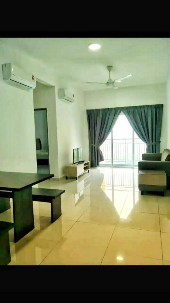 Mesahill Nilai 2 Room Condo - Fast wifi, Amazing Pool & TV Apartment in Negeri Sembilan, Malaysia