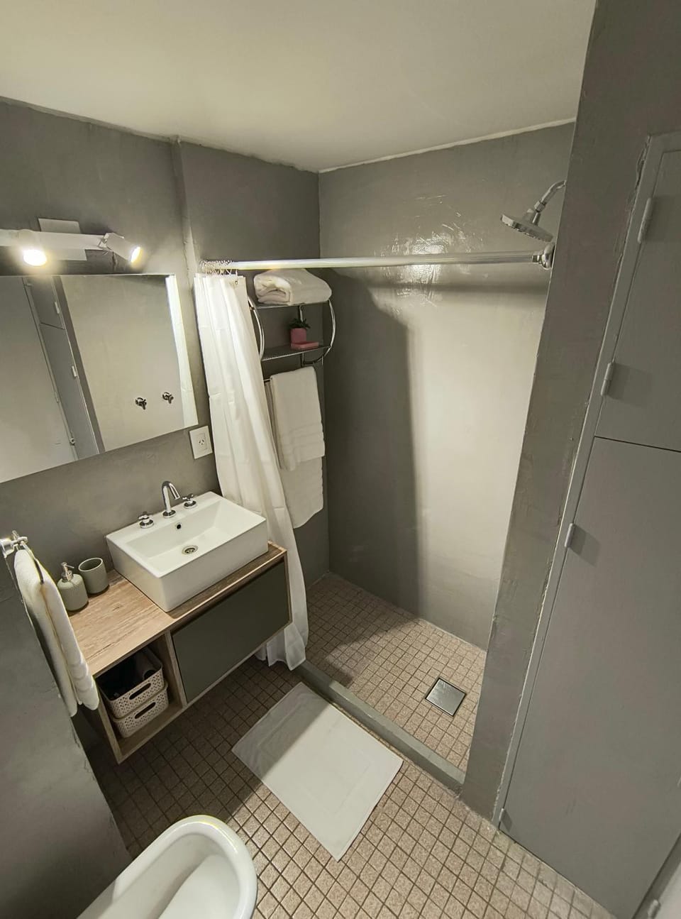 Shower, Toilet, Bathroom, towels