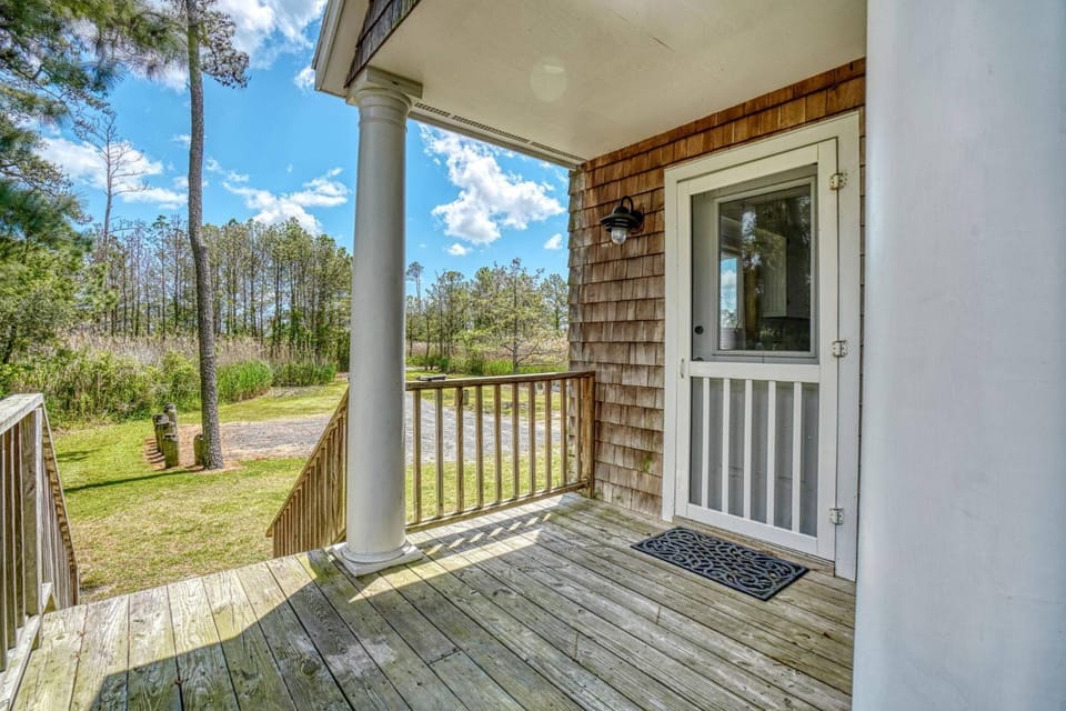 Castlebar - Luxury waterfront home with Private dock! House in Chincoteague Island