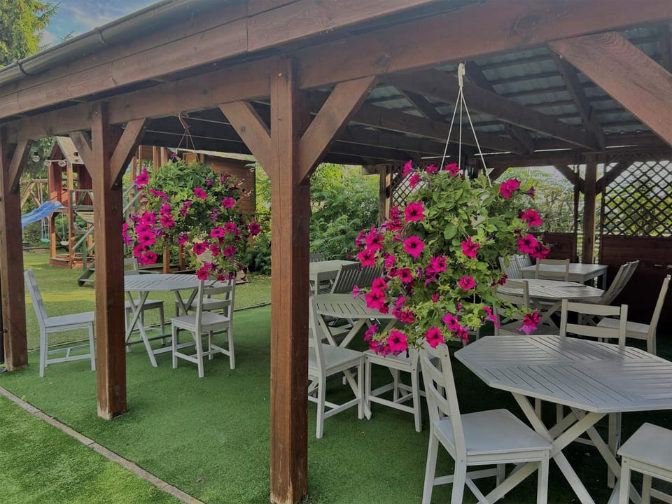 Patio, Day, Garden, Balcony/Terrace, Dining area