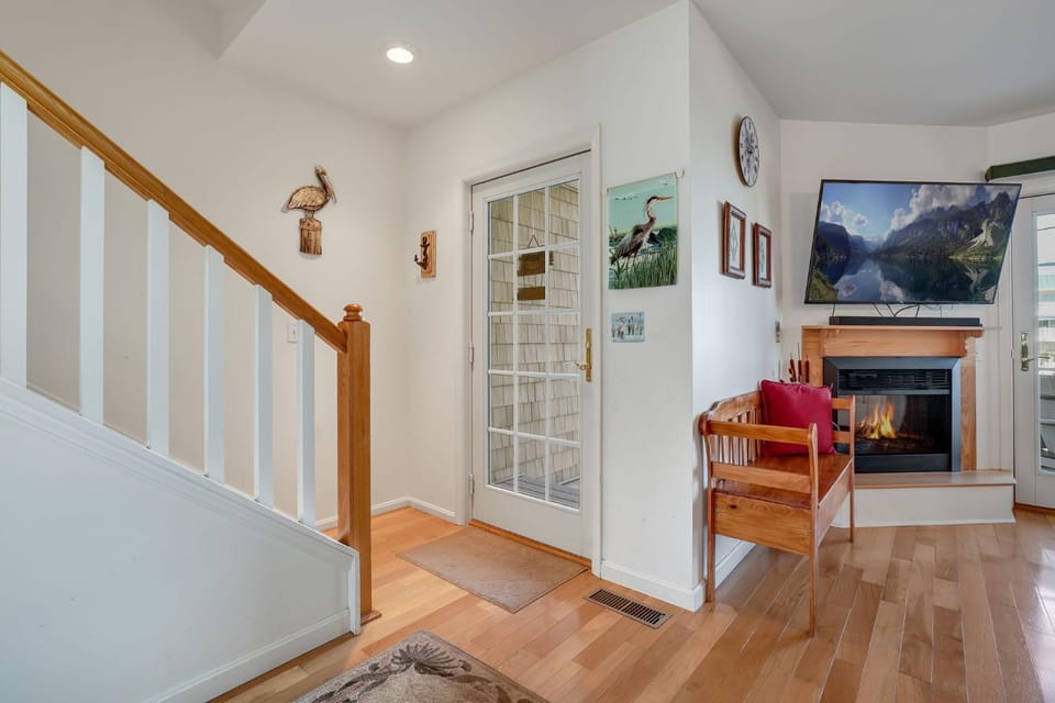Charlie's Bayside Retreat - Pet friendly, In town! House in Chincoteague Island