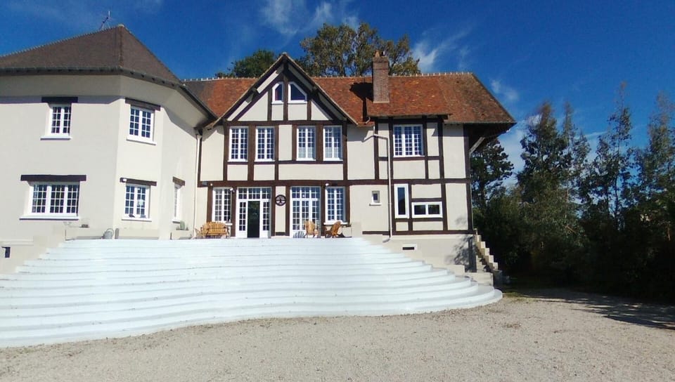A timeless manor of discreet luxury and absolute privacy Villa in Normandy