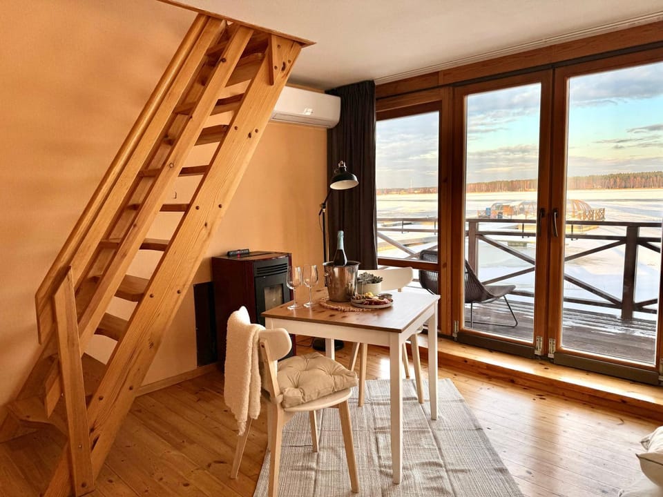 Natural landscape, View (from property/room), Balcony/Terrace, Living room, Seating area, Dining area