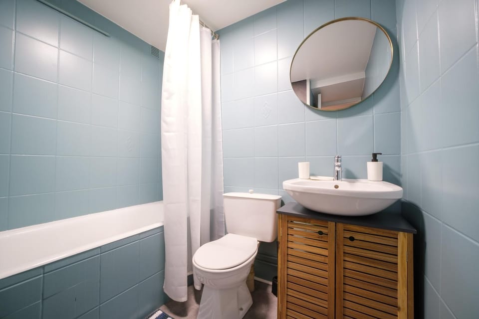 Toilet, Bathroom, towels