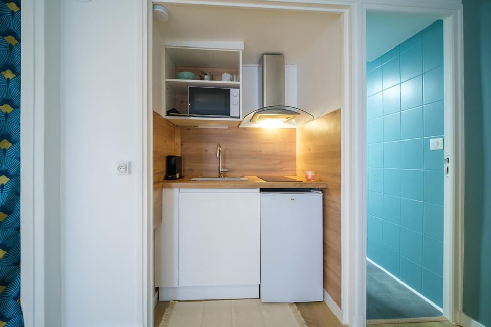 Kitchen or kitchenette, stove