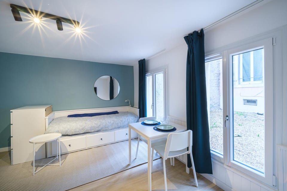 Bed, Living room, Photo of the whole room, Seating area, Bedroom
