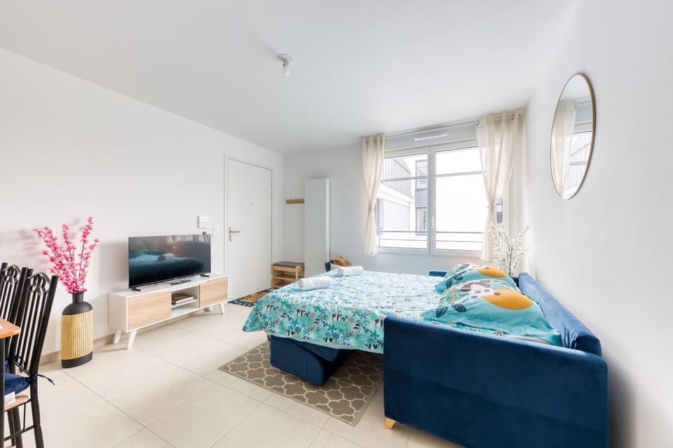 Bed, TV and multimedia