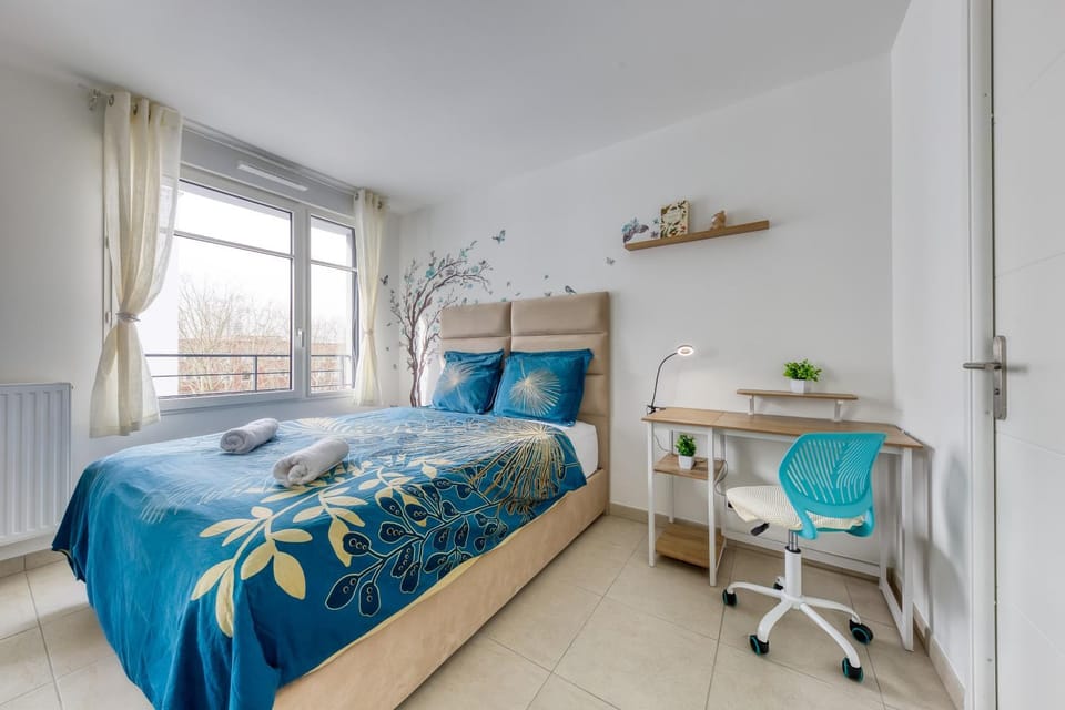 Bed, Photo of the whole room, Bedroom