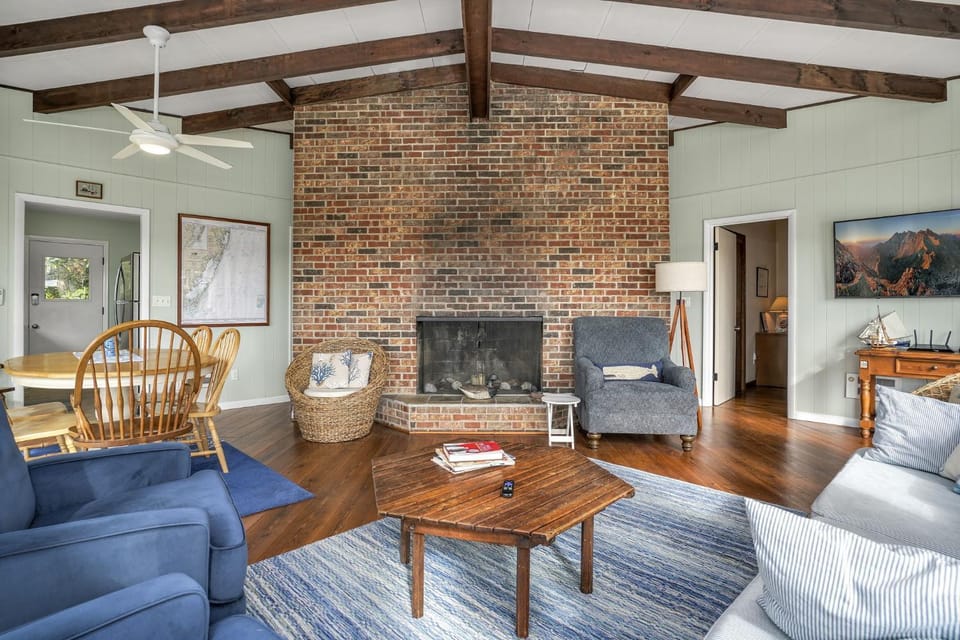 Conch Shell - Waterfront villa with wrap around deck! House in Chincoteague Island