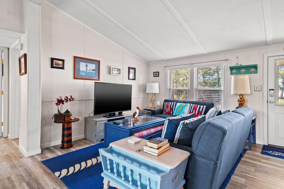 Counting Corks - Waterfront, Pet friendly, private dock! House in Virginia