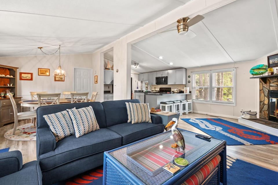 Counting Corks - Waterfront, Pet friendly, private dock! House in Virginia