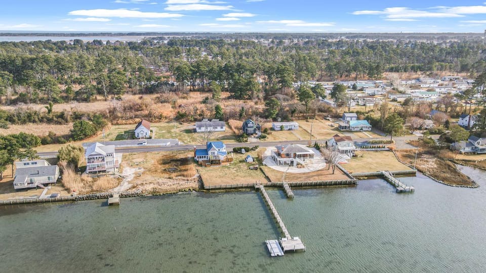 Cozy Nest - Waterview, Pet Friendly, Screened Porch House in Chincoteague Island