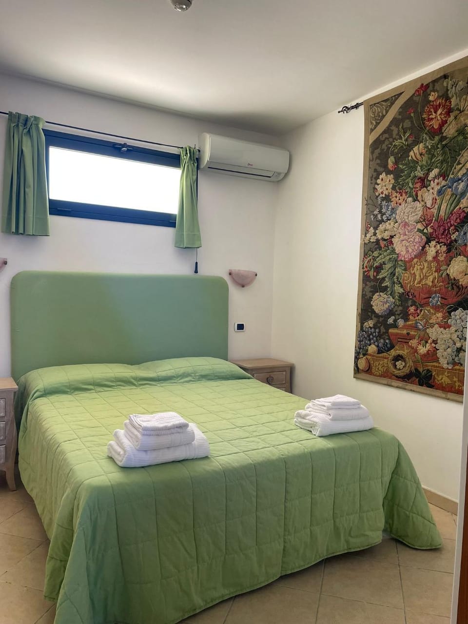 Bed, Photo of the whole room