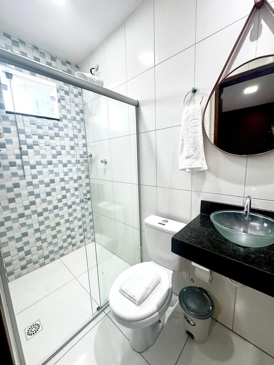 Shower, Toilet, Bathroom, towels
