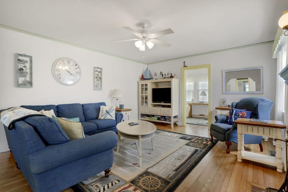 Donovan's Reef - Pet friendly, In Town! House in Chincoteague Island