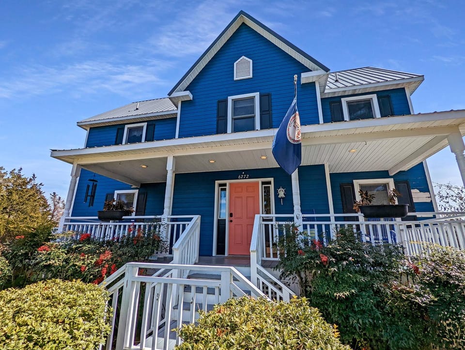 Egret's Cove - Pet friendly w/ Hot tub! House in Chincoteague Island