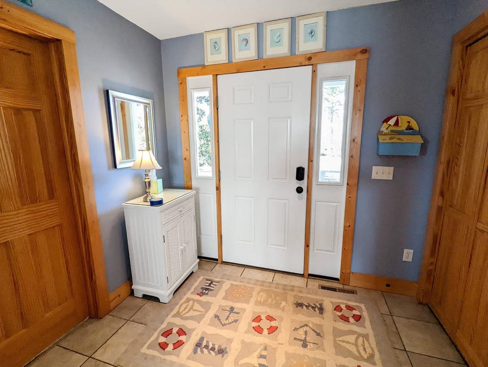Egret's Cove - Pet friendly w/ Hot tub! House in Chincoteague Island